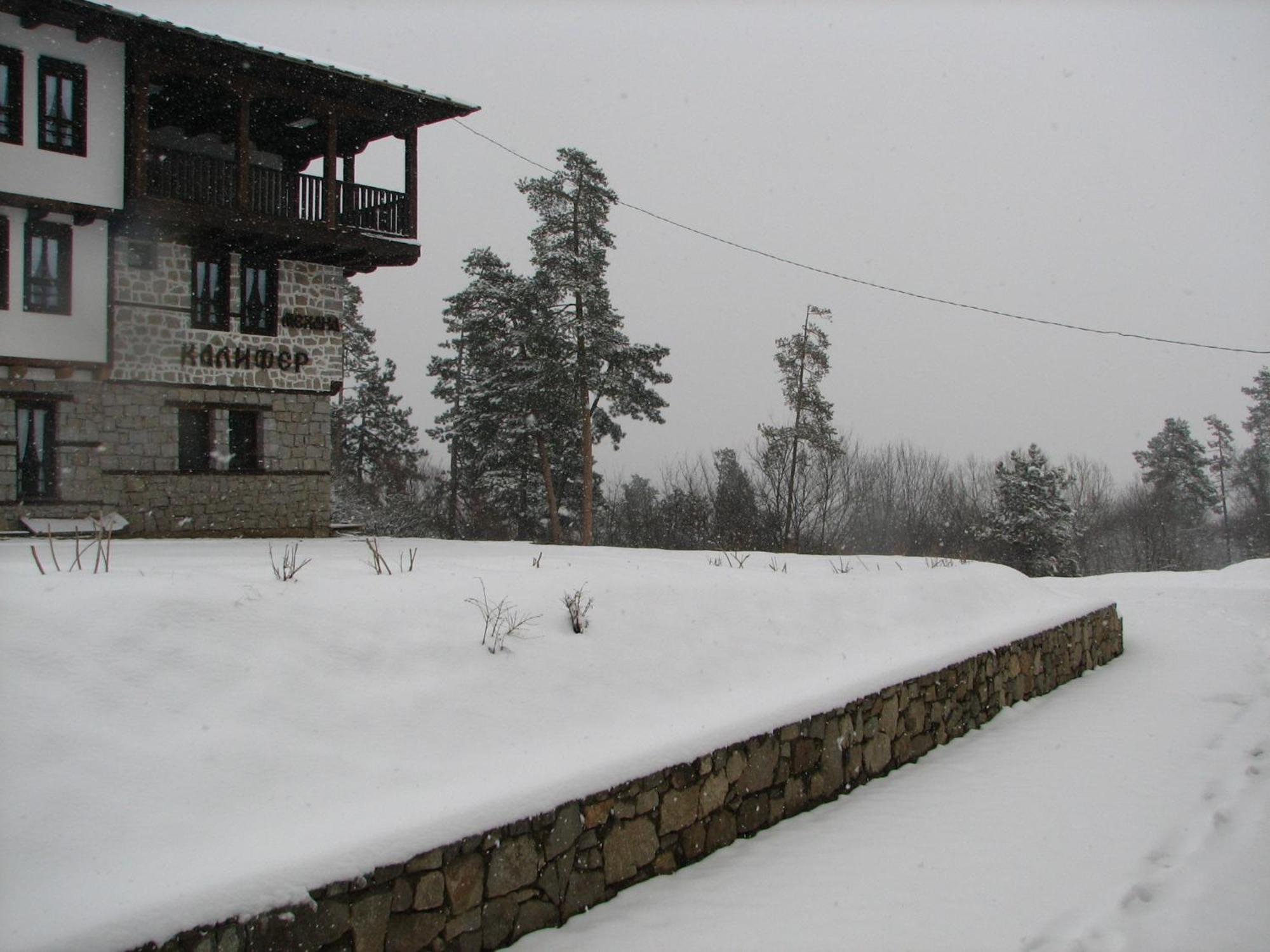 Family Hotel Kalifer Kałofer Zewnętrze zdjęcie